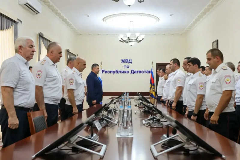 Фёдор Щукин вручил государственные награды отличившимся сотрудникам патрульно-постовой службы
